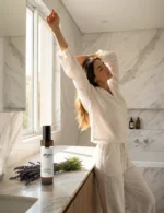 Recámara de lujo con luz cálida tenue decorada con spray aromatizante stuka senses