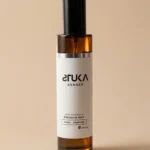 Spray aromatizante Pear Jasmine Stuka Senses 120ml en sala iluminada para felicidad y optimismo