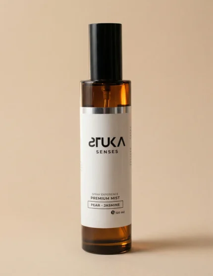 Spray aromatizante Pear Jasmine Stuka Senses 120ml en sala iluminada para felicidad y optimismo