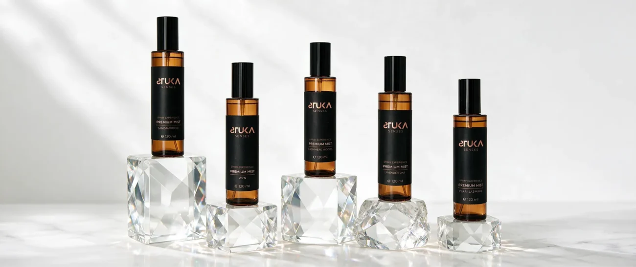 Colección completa STUKA SENSES sobre repisa minimalista, aromatizantes premium 100% orgánicos para cada ambiente del hogar